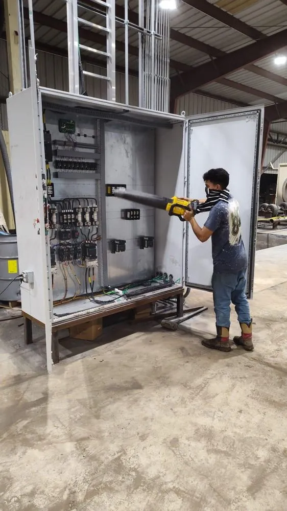 Slide of Carcamo Electricians