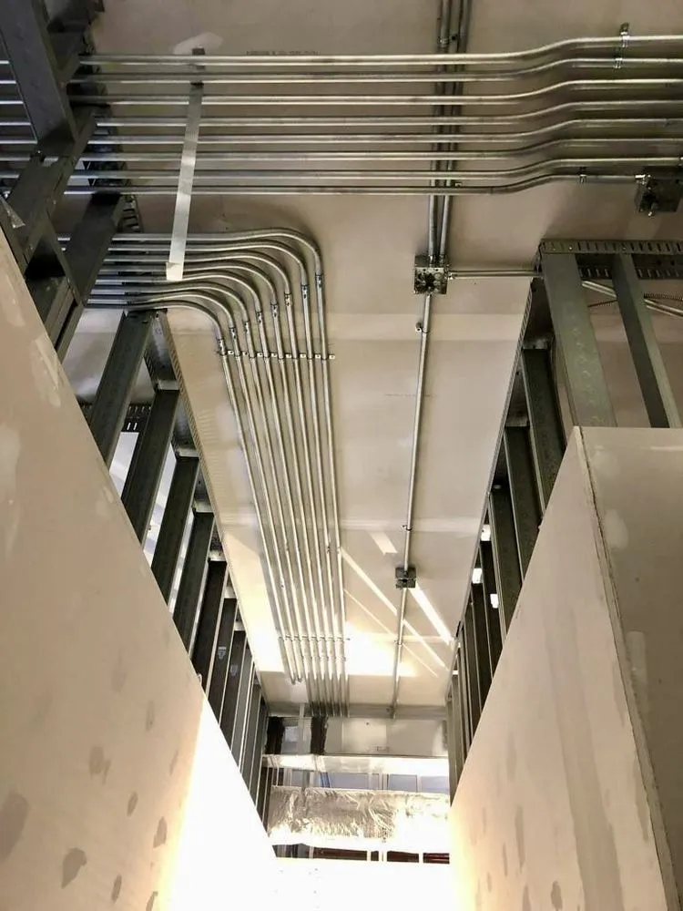 Professional electrician providing circuit breaker repair in , 