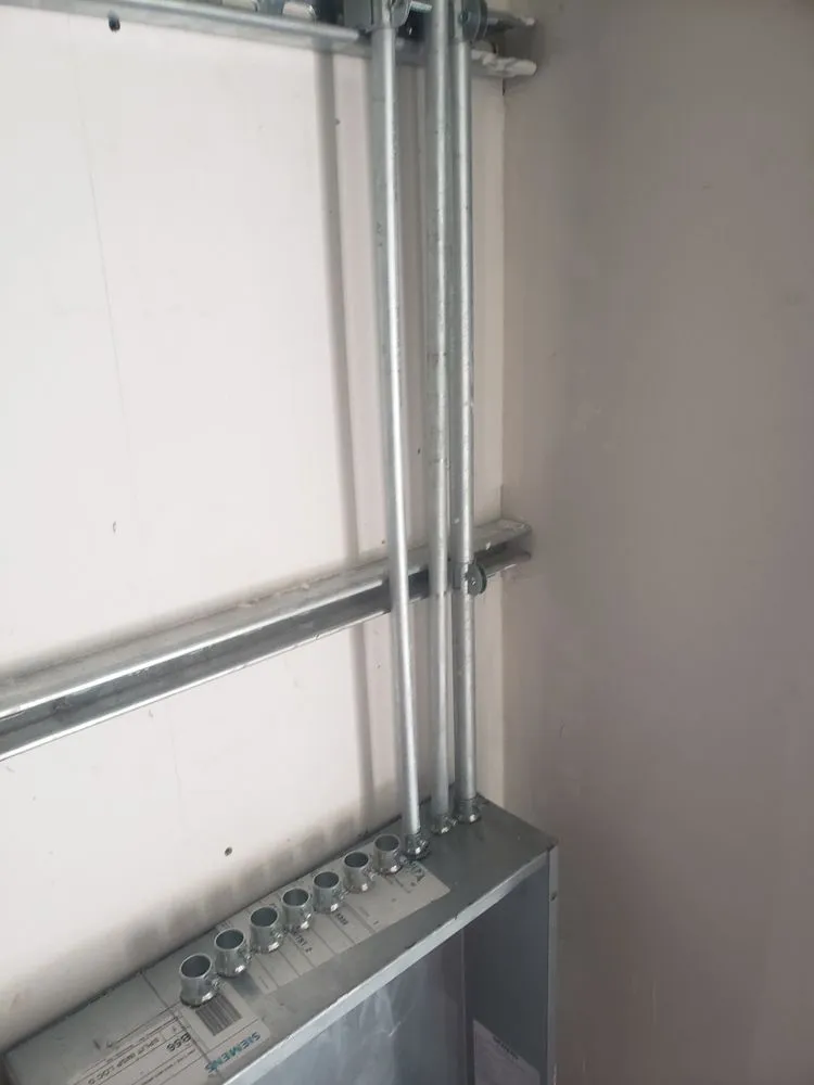 Licensed electrician providing emergency electrical service in , 