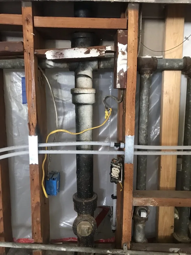 Slide of Carlos Cabrera - The Wire Guy