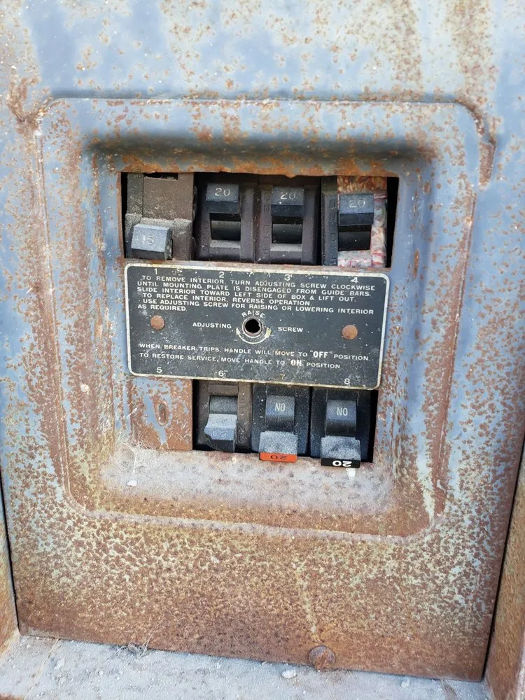 Slide of Carlos Cabrera - The Wire Guy