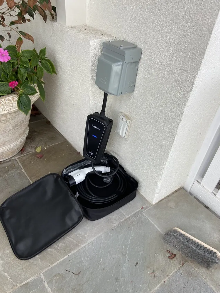 Slide of Carlos Cabrera - The Wire Guy