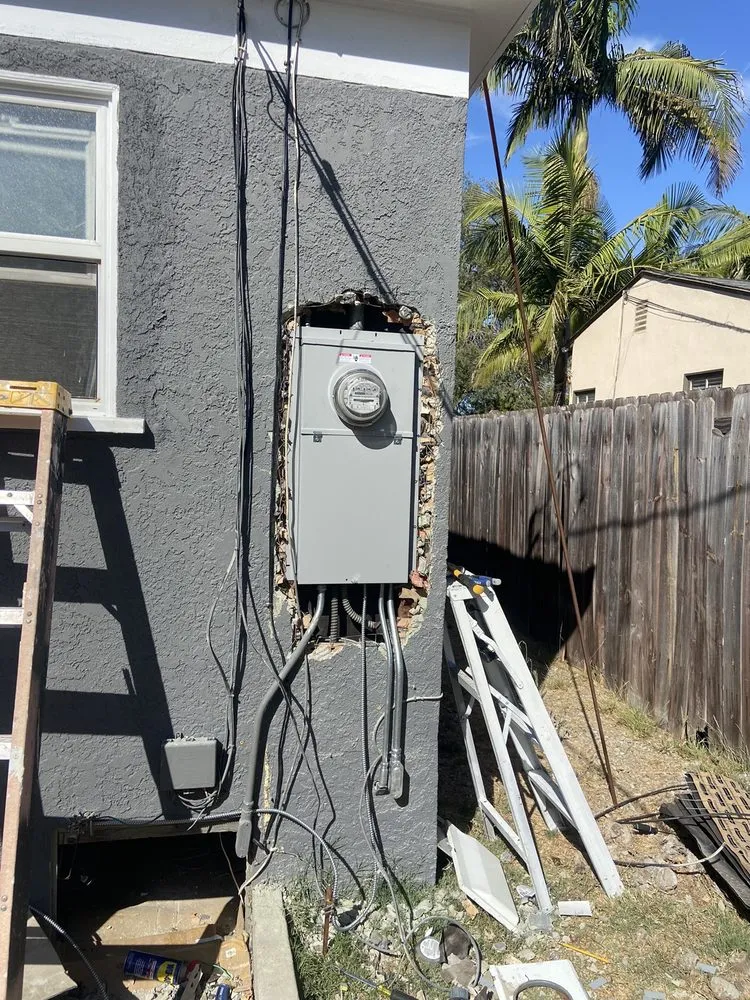 Slide of Carlos Cabrera - The Wire Guy