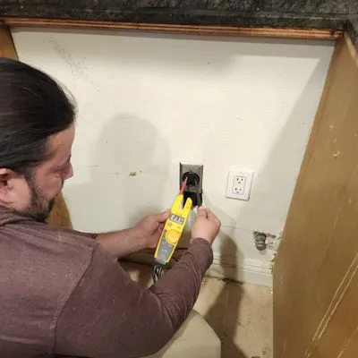 Carlos The Electrician Logo