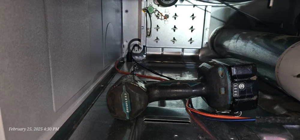 Reliable electrician providing circuit breaker repair in Brownsville, CA - Carns Electric