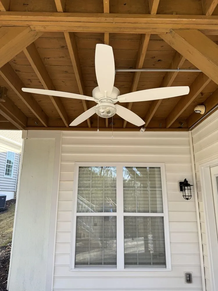 Reliable electrician providing circuit breaker repair in , 