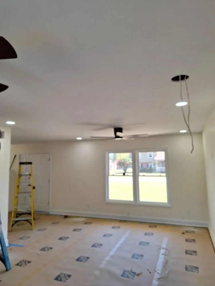 Trusted electrician providing circuit breaker repair in , 