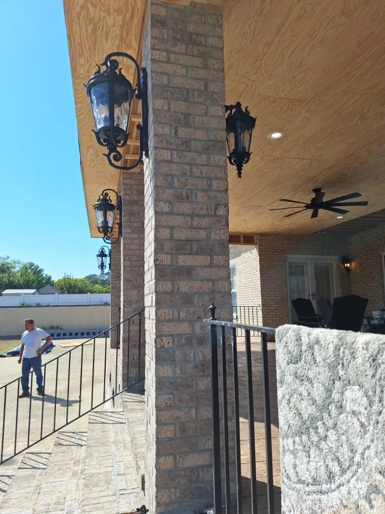 Reliable electrician providing emergency electrical service in , 