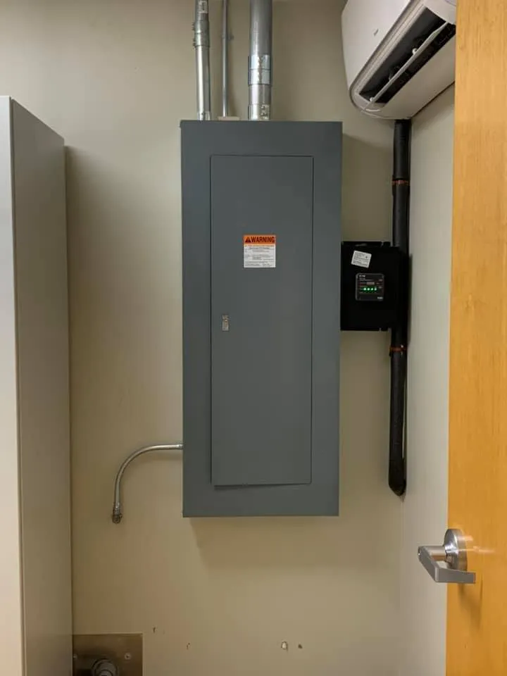 Emergency electrical service for homes in circuit breaker repair, by