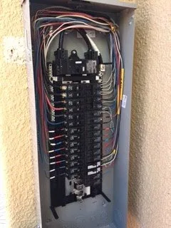 Licensed electrician providing emergency electrical service in , 