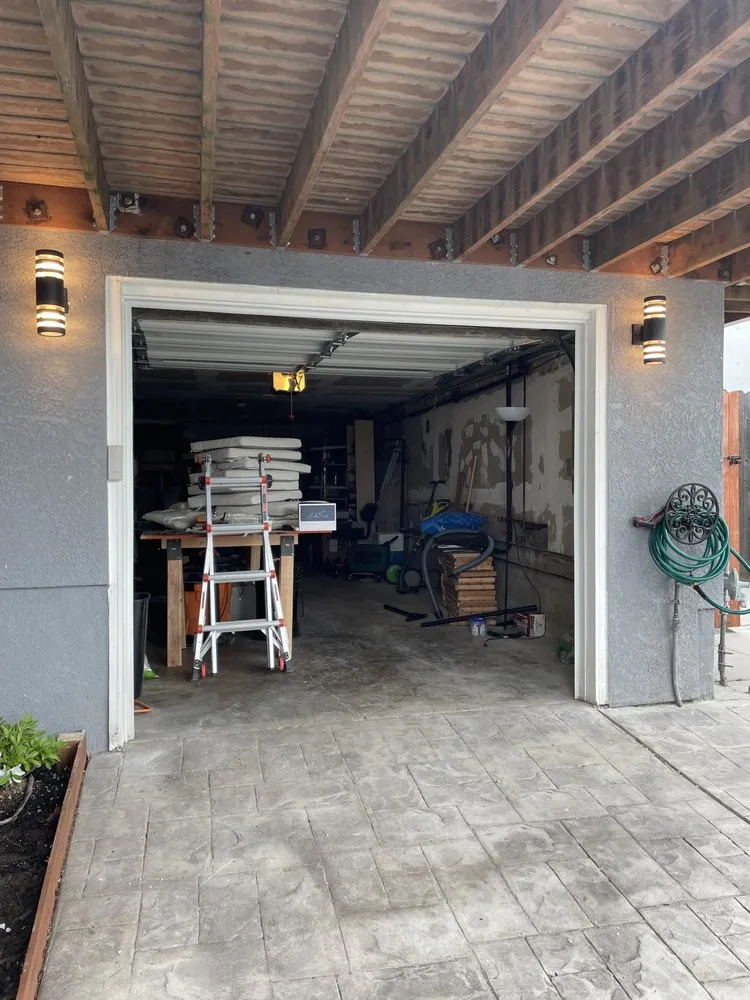 Slide of Castillo Electric