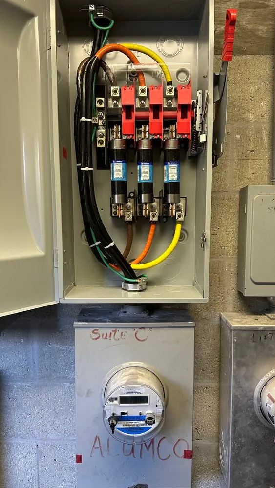 Affordable electrician providing emergency electrical service in Port St. Lucie, FL - Castillo's Electrical Service