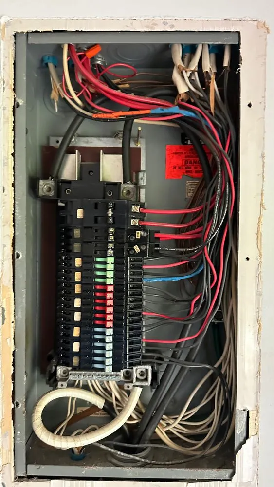 Certified electrician providing wiring installation in Port St. Lucie, FL - Castillo's Electrical Service