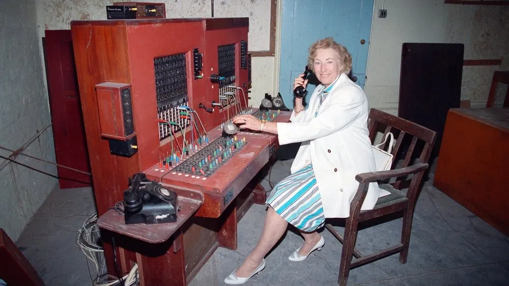 Slide of Castro Electrical Services