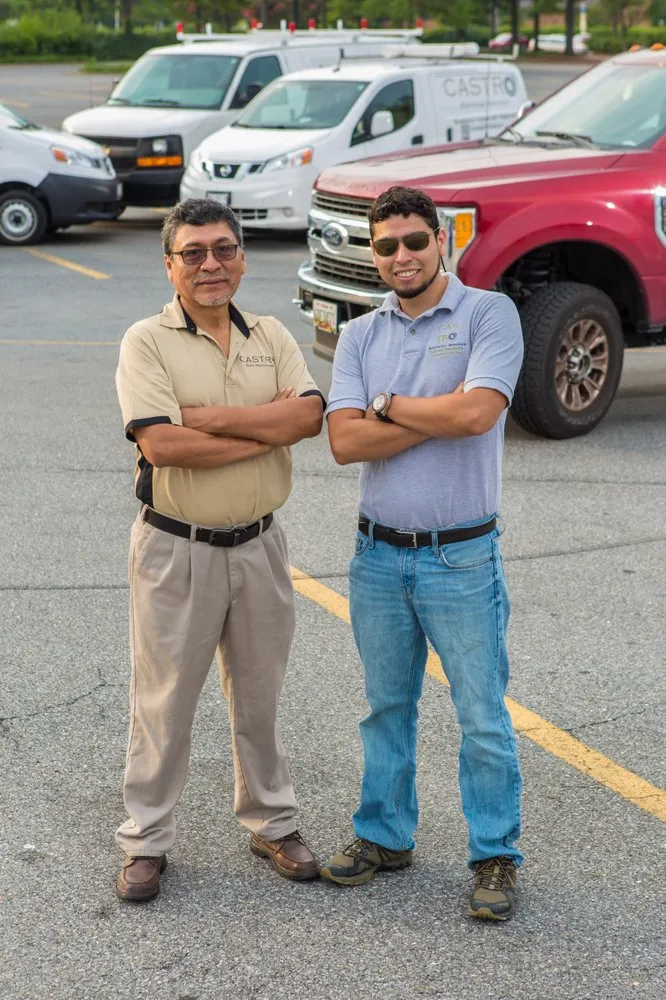 Licensed electrician providing emergency electrical service in , 