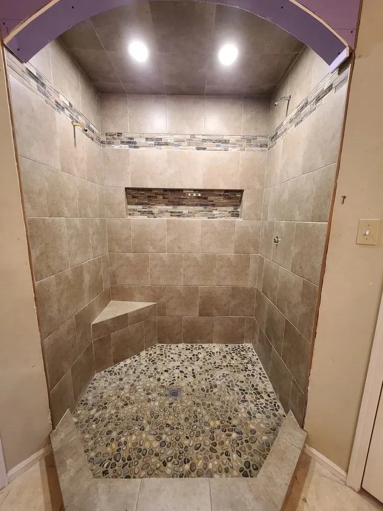 Licensed electrical service for homes in lighting installation, by