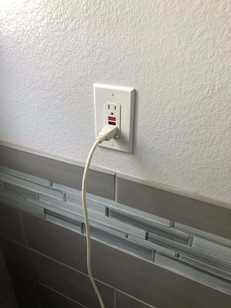 Slide of CC Incisive Electric