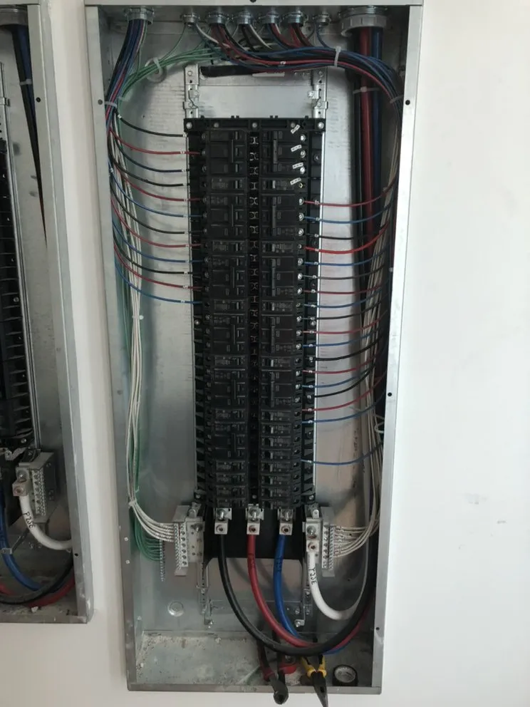 Slide of CC Incisive Electric