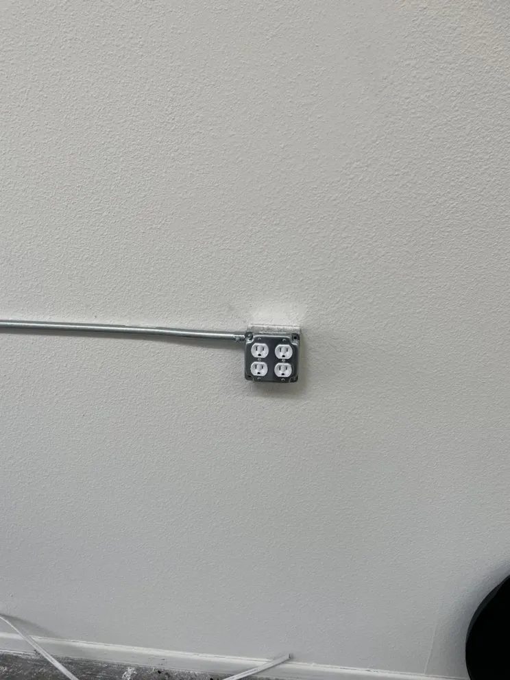 Slide of CC Incisive Electric