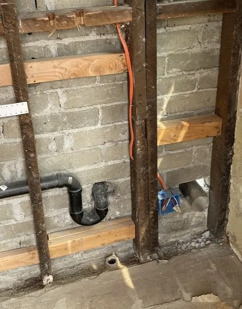 Emergency electrician providing outlet and switch repair in , 