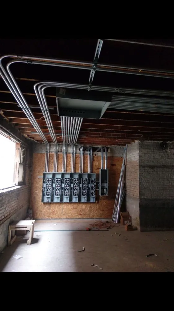 Affordable electrician providing panel upgrade in Pacific Palisades, CA - Center Light Electric