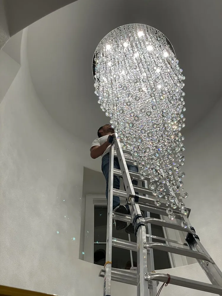 Expert outlet and switch repair service in Pacific Palisades, CA - Center Light Electric
