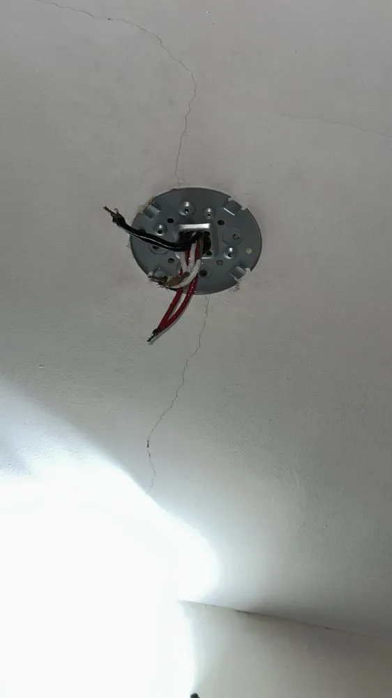 Expert electrician providing emergency electrical service in , 