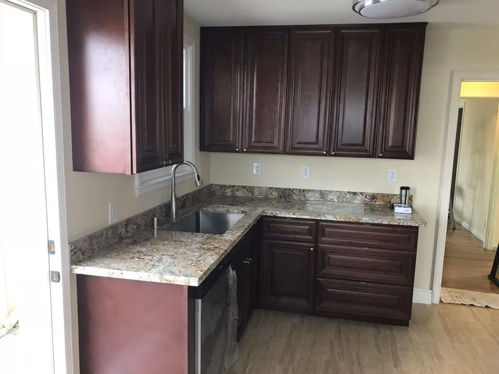 Emergency electrician providing emergency electrical service in , 