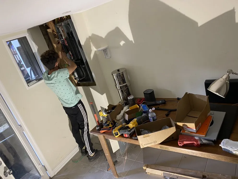 Slide of Chacon Electric B