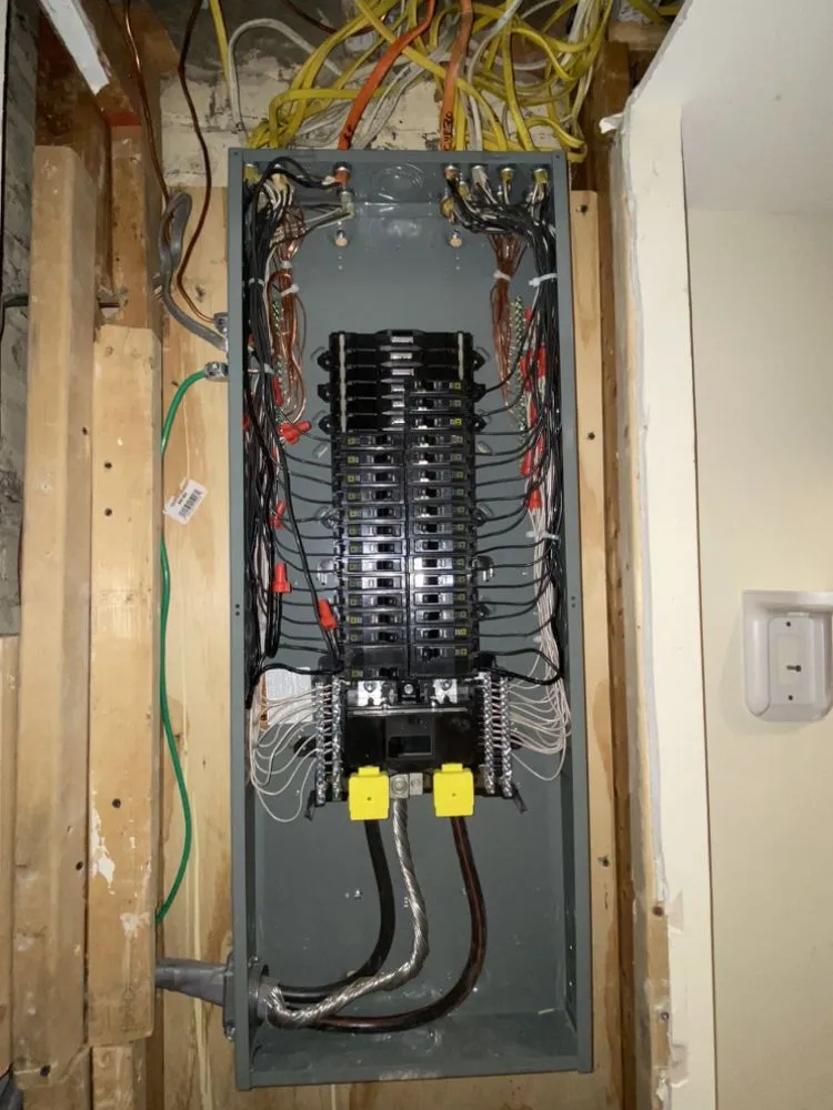 Professional electrician providing circuit breaker repair in , 
