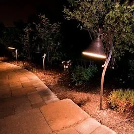 Certified electrician providing emergency electrical service in , 