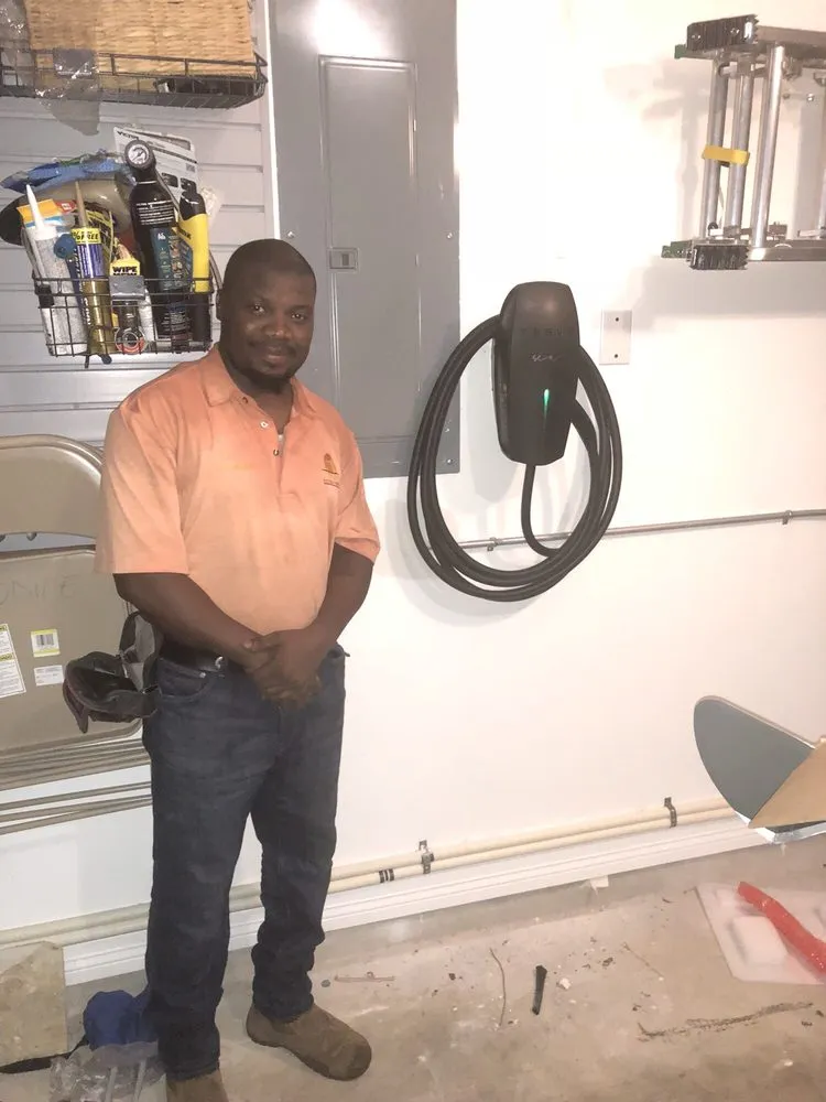 Professional electrician providing circuit breaker repair in ,