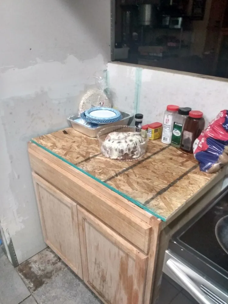 Affordable electrician providing electrical repair in , 