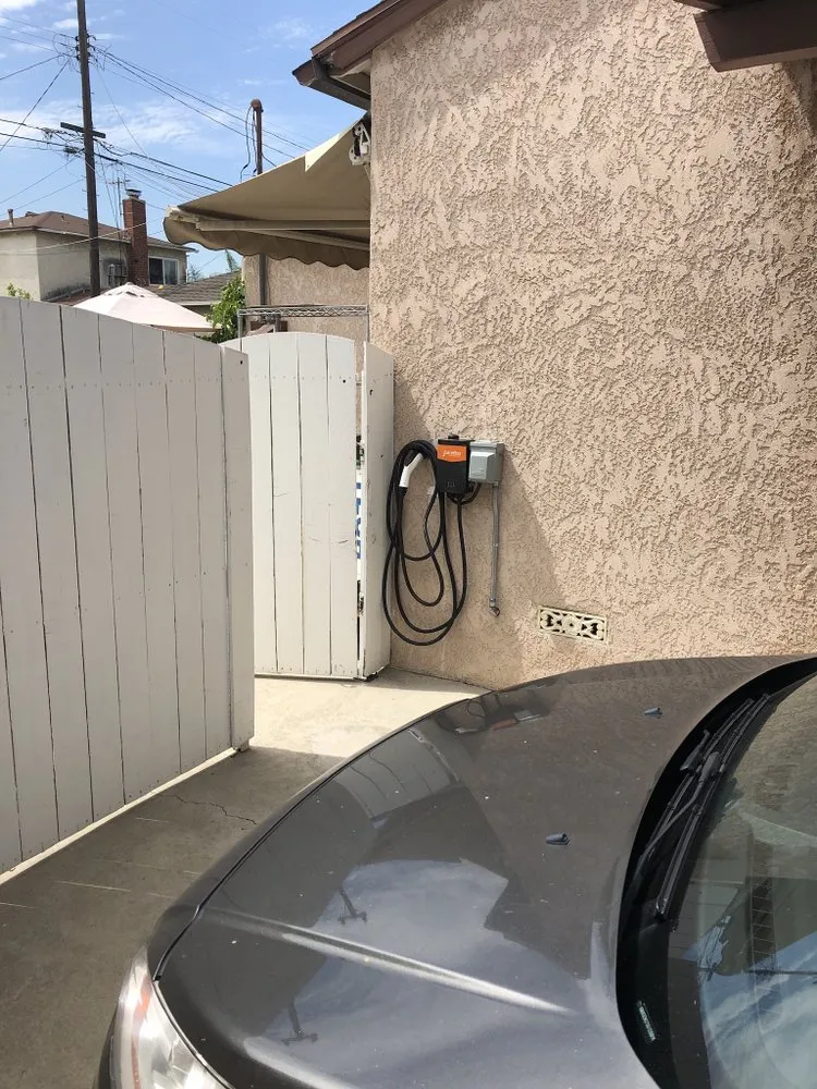 Emergency emergency electrical service in Pompano Beach, FL by Charged Up Electric