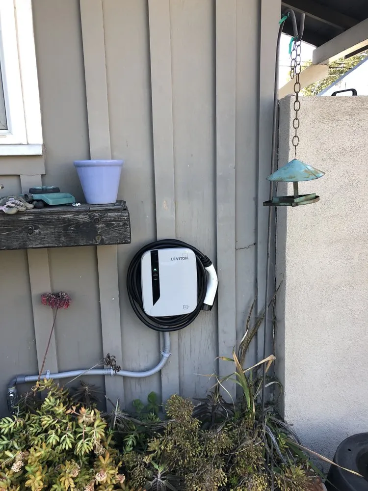 Affordable electrician providing electrical repair in Pompano Beach, FL - Charged Up Electric