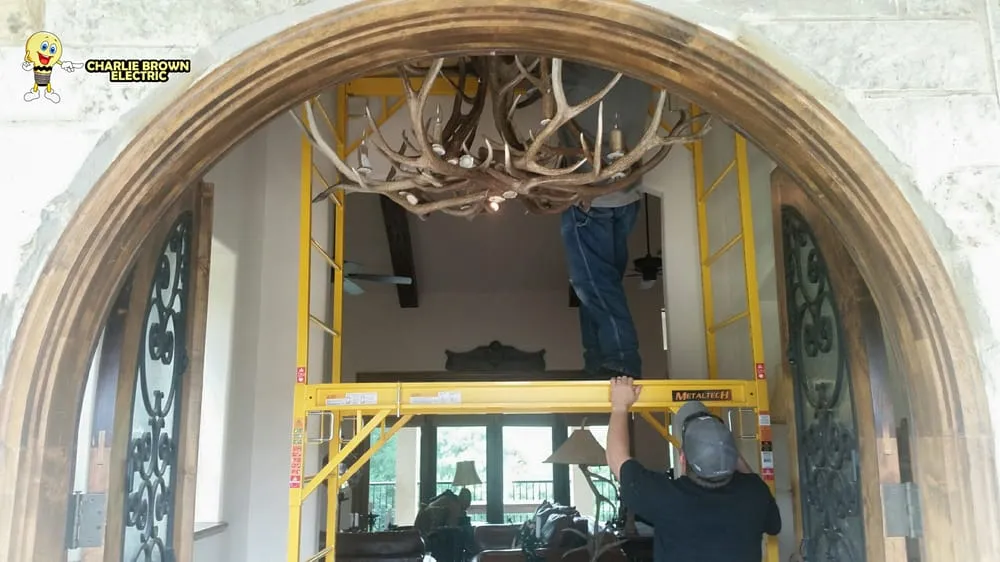 Affordable electrician providing electrical repair in , 