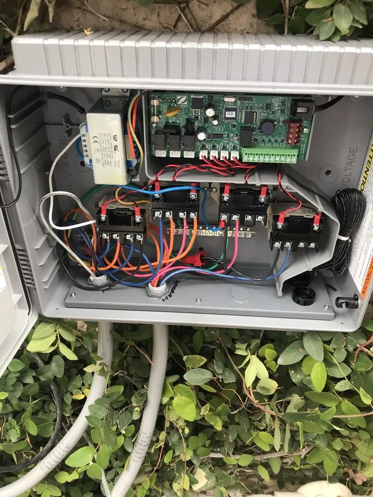 Emergency electrical service for homes in wiring installation, by