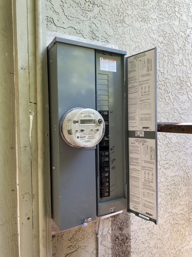 Slide of Chavos Electric