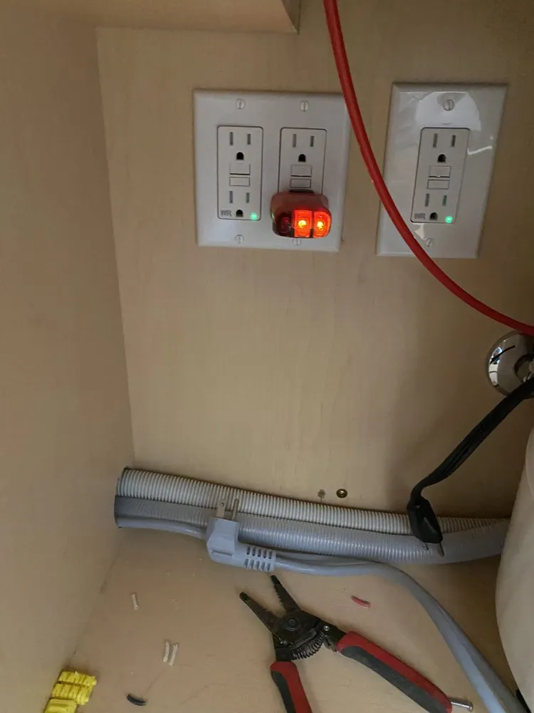 Slide of Chavos Electric