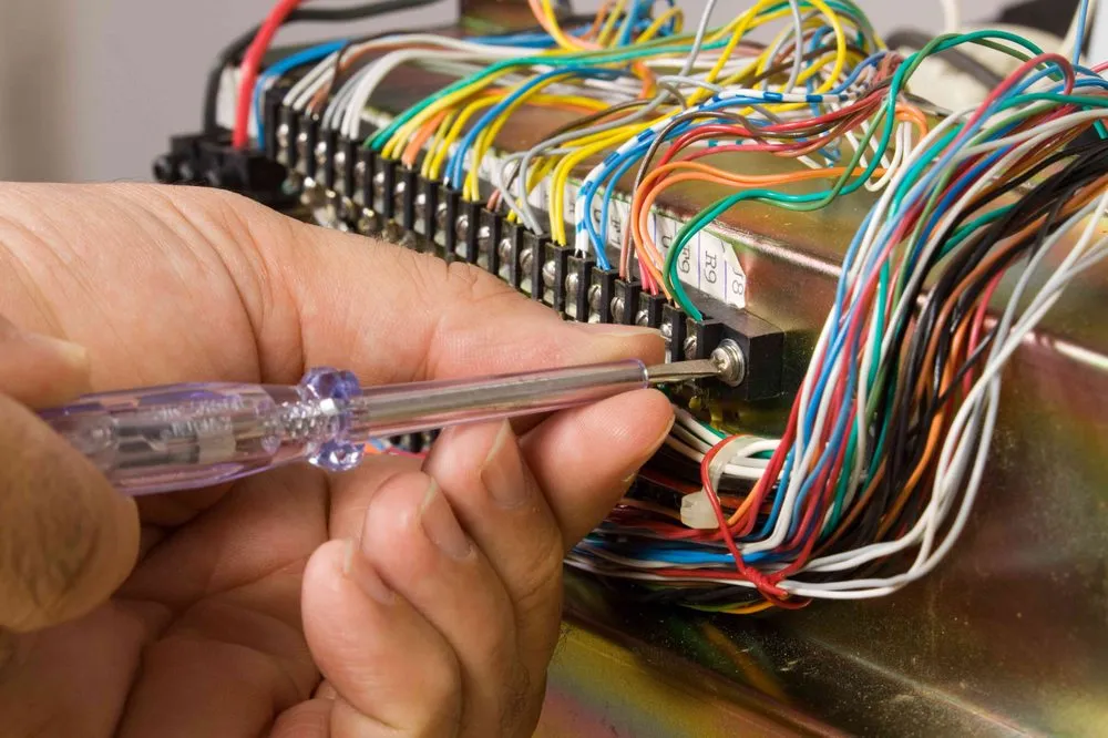 Certified electrician providing electrical repair in , 