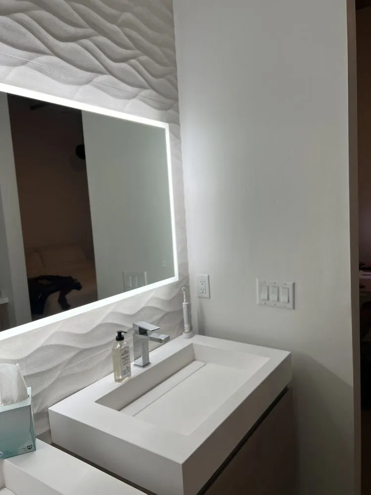 Slide of Checo Electric