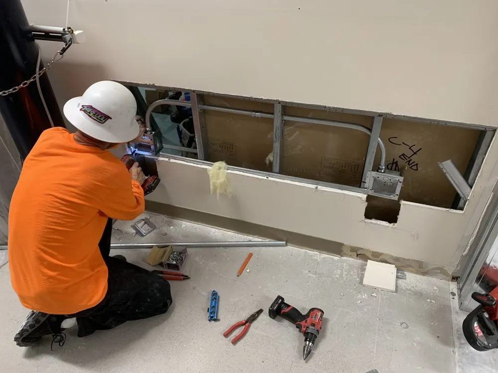 Slide of Checo Electric