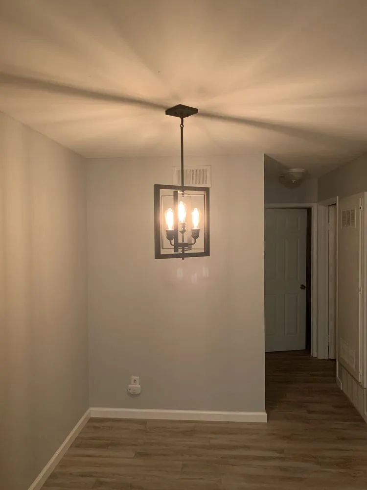 Slide of Checo Electric