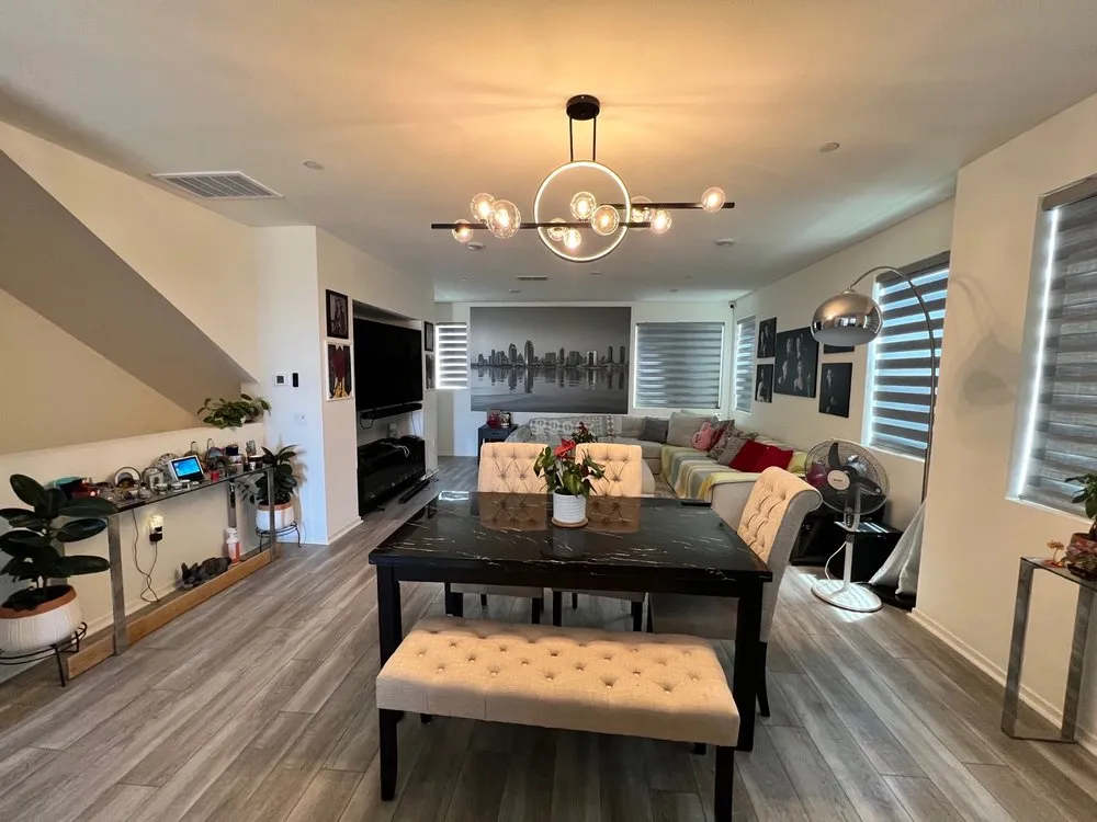 Slide of Checo Electric