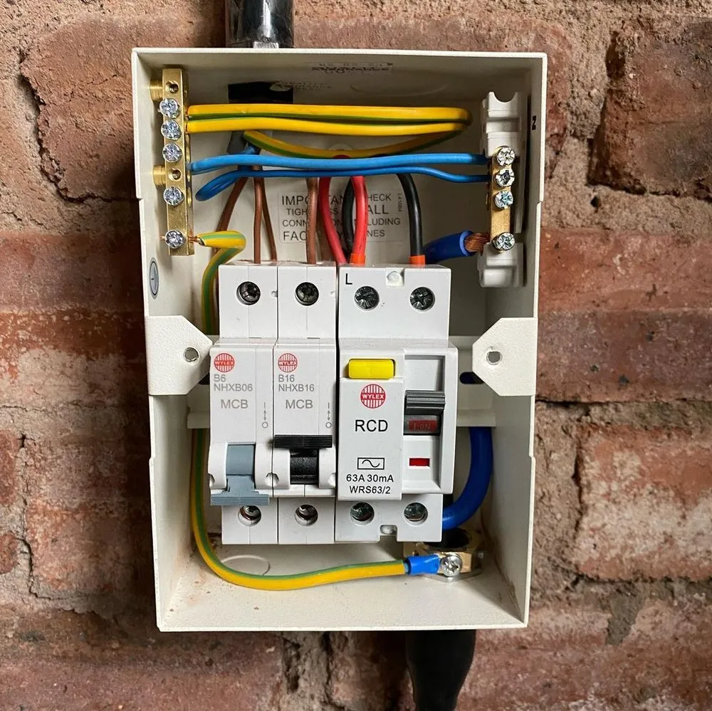 Professional outlet and switch repair in ,  by Chiming Master Electrician