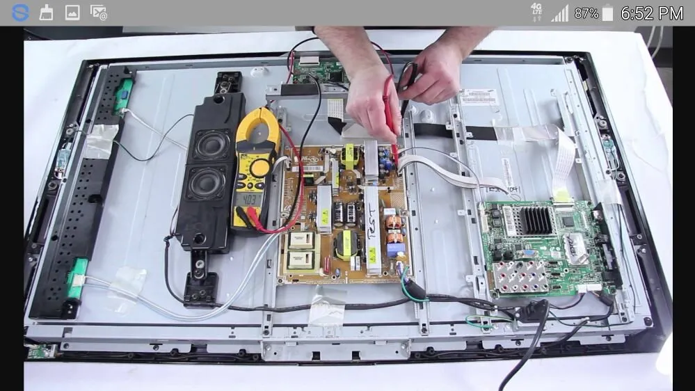 Professional electrician providing circuit breaker repair in , 