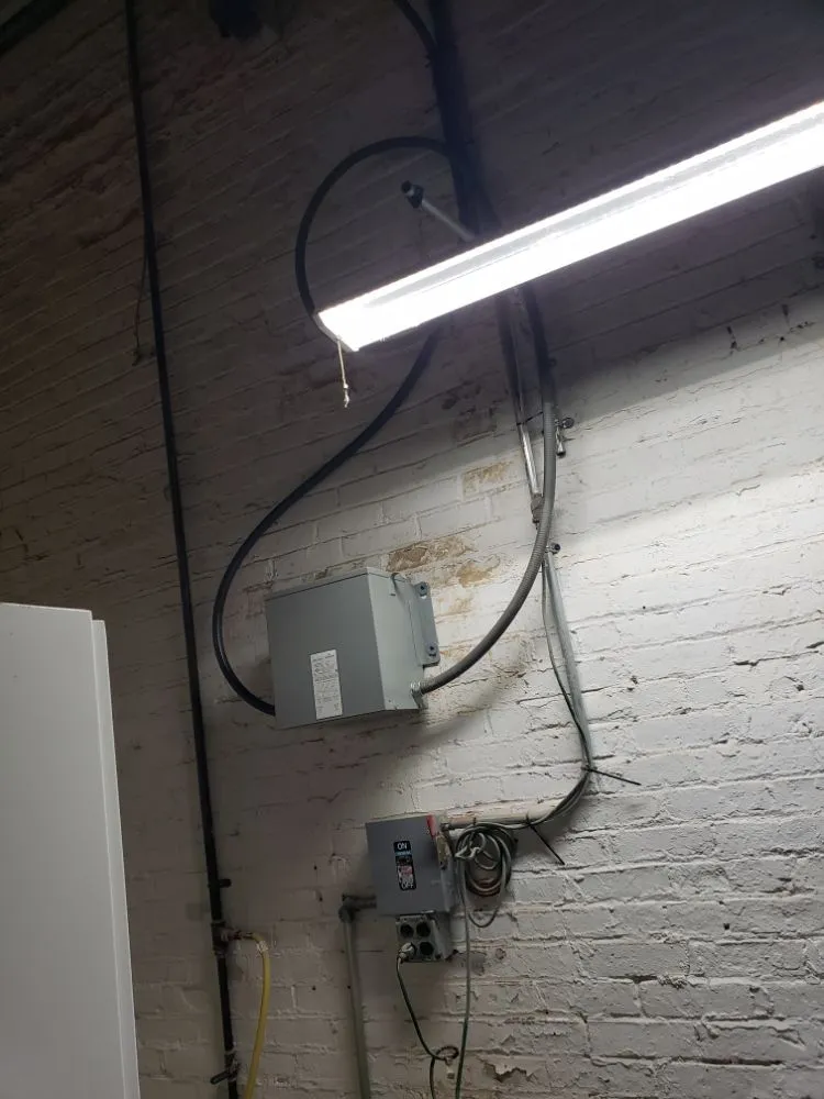 Slide of Chris Kinney Electrical