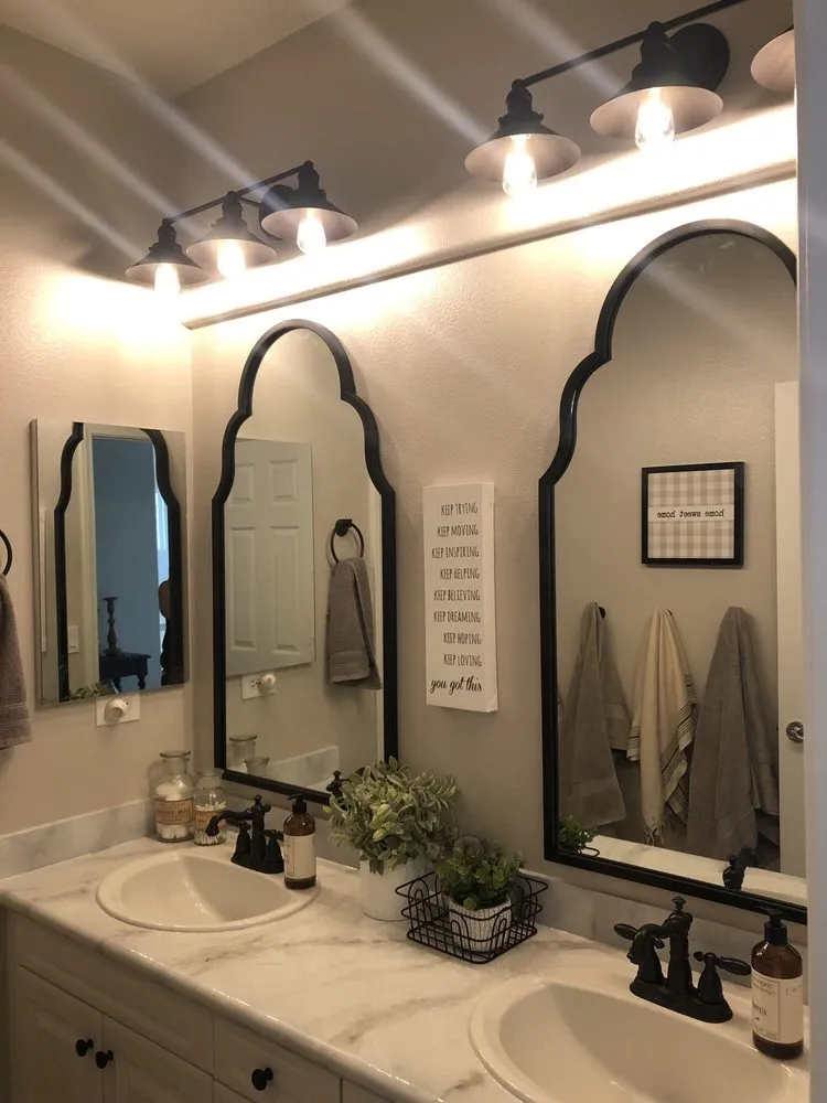 Reliable electrician providing electrical repair in , 