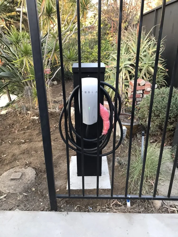 Professional electrician providing emergency electrical service in , 