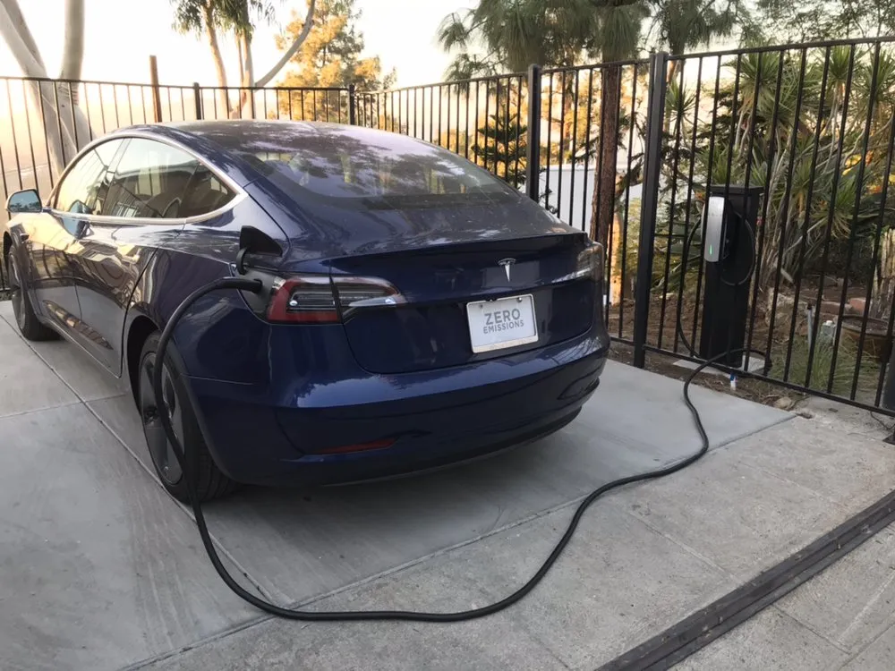 Professional outlet and switch repair in ,  by Christian Rivera